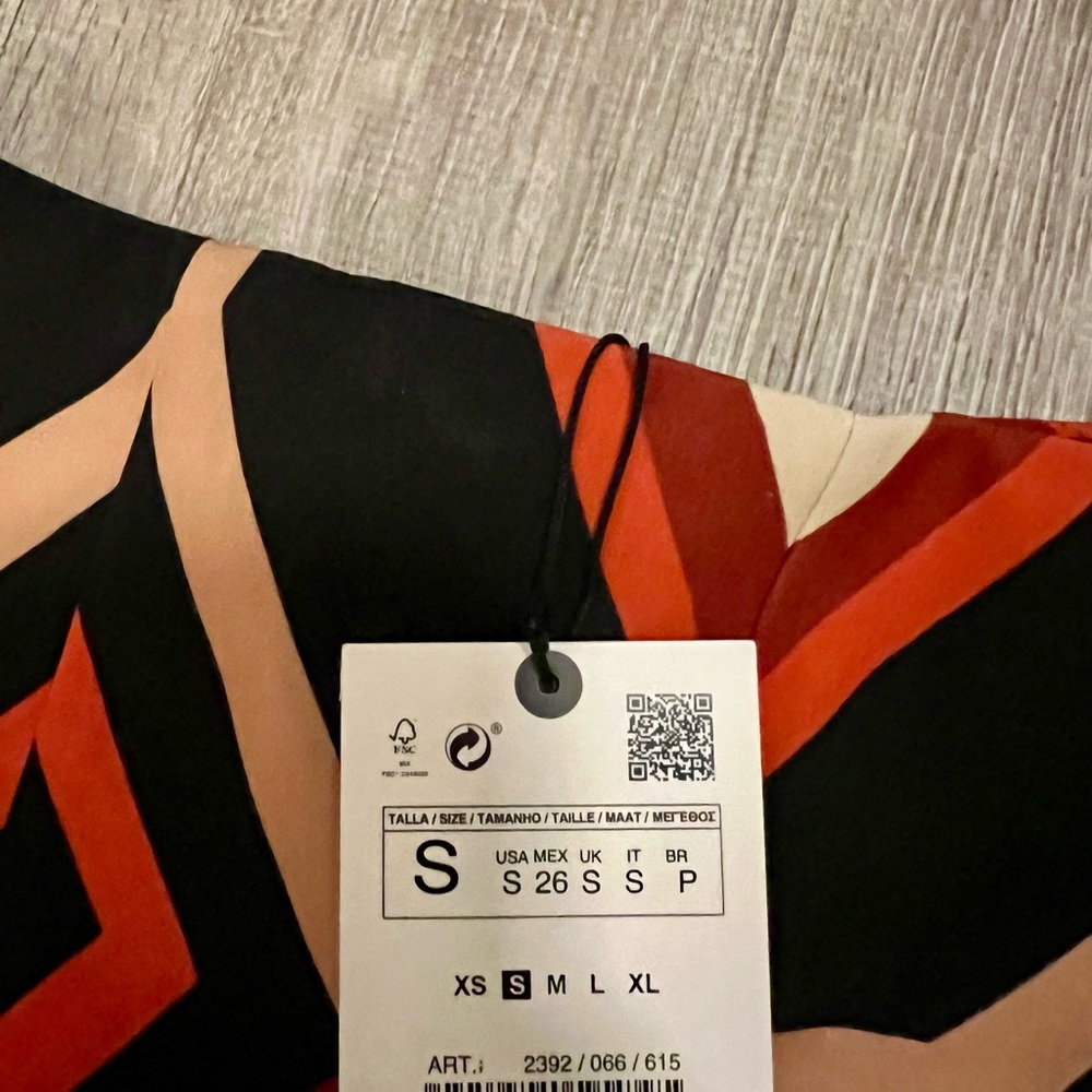 Zara High Waisted Geometric Print Shorts - Picture 5 of 5